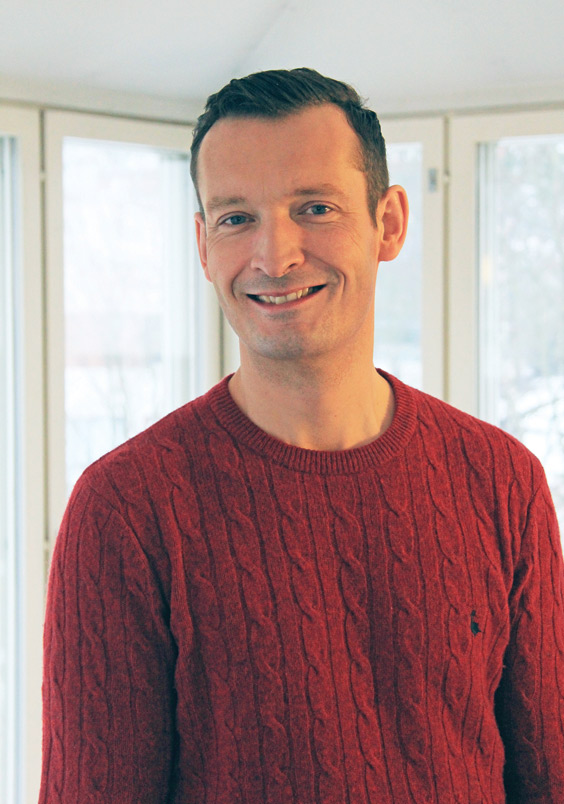 Evankeliointi ei ole seurakunnalle ylimääräinen tai valinnainen tehtävä. Se on seurakunnan työn koko ydin ja etulinja, sanoo Mark Russell, anglikaanisen Church Army -evankeliointijärjestön johtaja. Russell opetti tammikuussa OPKOn ruotsinkielisen työn järjestämässä Disciple15-konferenssissa opetuslapseudesta ja piti seminaarin rukouselämän syventämisestä. Jos haluat kuulla lisää hänen ajatuksiaan evankelioinnista, opetuslapseudesta ja rukouselämästä, voit kuunnella tapahtuman puheita sivulta www.disciple.fi. Kuva: Tommy Mikkonen.
