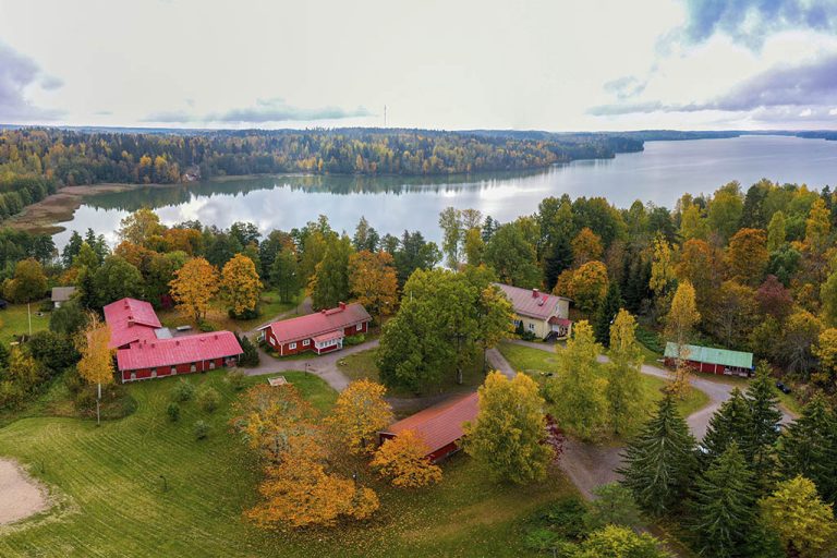 Ilmakuva OPKOn omistamasta Tapahtuma- ja leirikeskus Enä-Sepästä