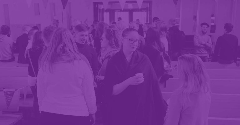 Opiskelijoita Disciple-konferenssissa Helsingissä.